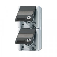 Kontaktligzda dubultā SCHUKO, 2 kabeļu ievadi 16 A 250 V ~, marķējams, ar vāciņu, ar drošības slēdzeni, vertikāla montāža